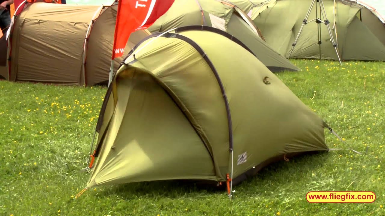 Zeltaufbau im Sturm -  VauDe Taurus Ultralight vor der Windmaschine