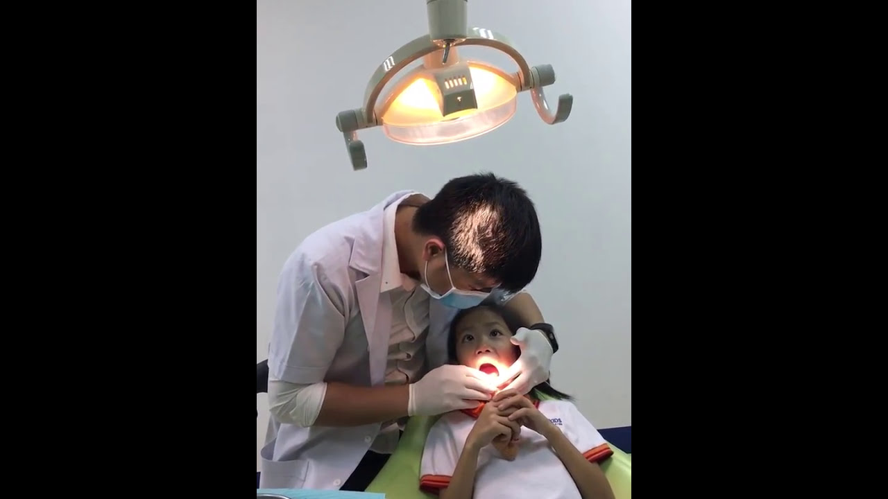 Nhổ răng lần đầu tiên của Ếch