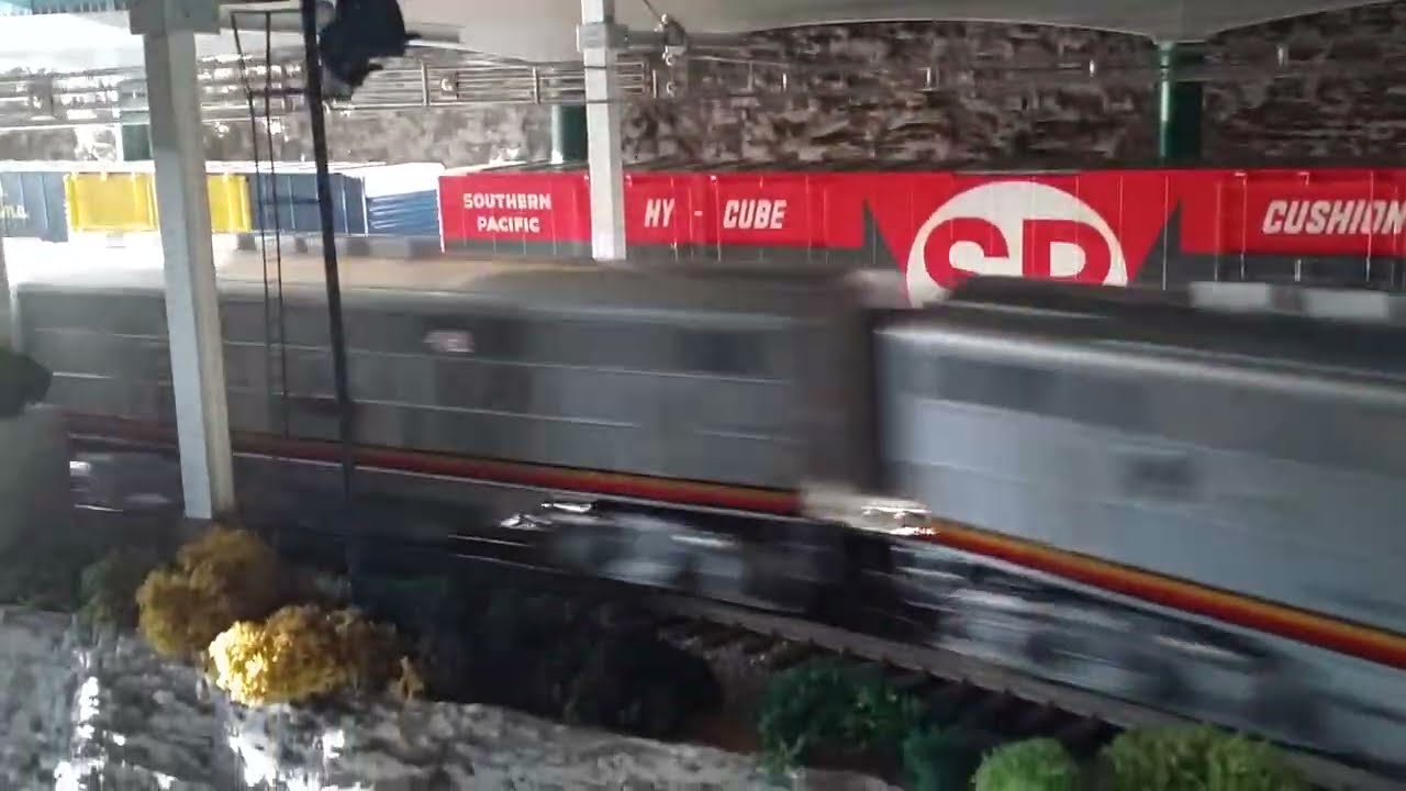 Santa Fe All The Way...a stunning O scale passenger train