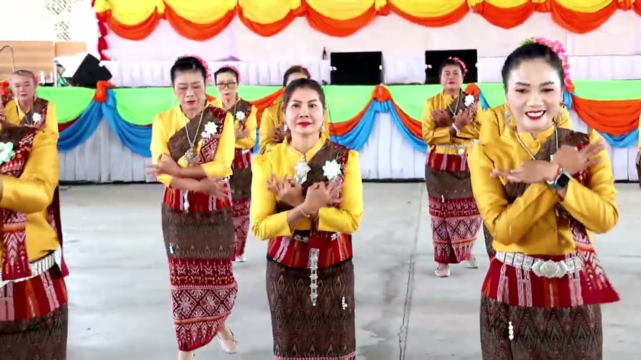 บาสโลบ ทต.หัวช้าง อำเภอจตุรพักตรพิมาน จังหวัดร้อยเอ็ด (เสียงจากสาวลาว , บุษบา)