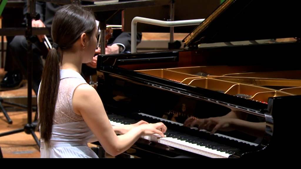 GINA ALICE Redlinger plays in the Berlin Philharmonie: Scarlatti Sonata B minor K 27