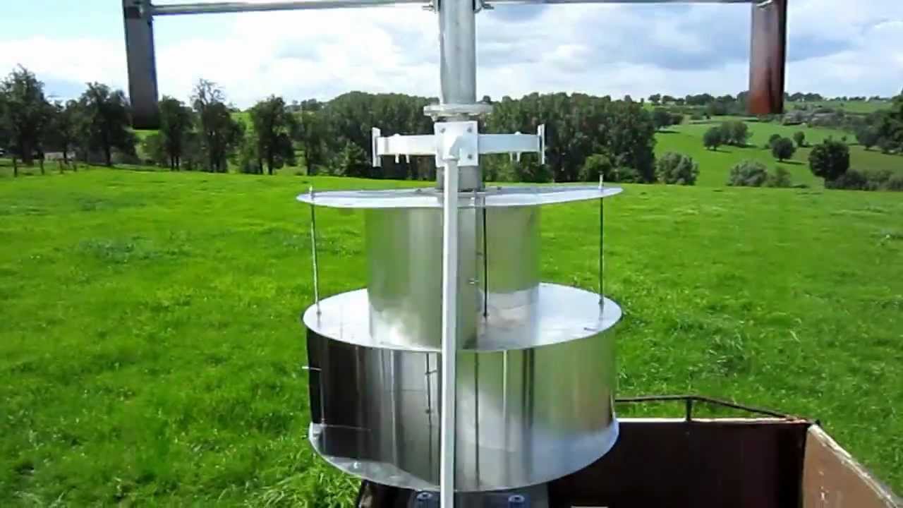 Eolienne axe vertical hybride Darrieus Savonius
