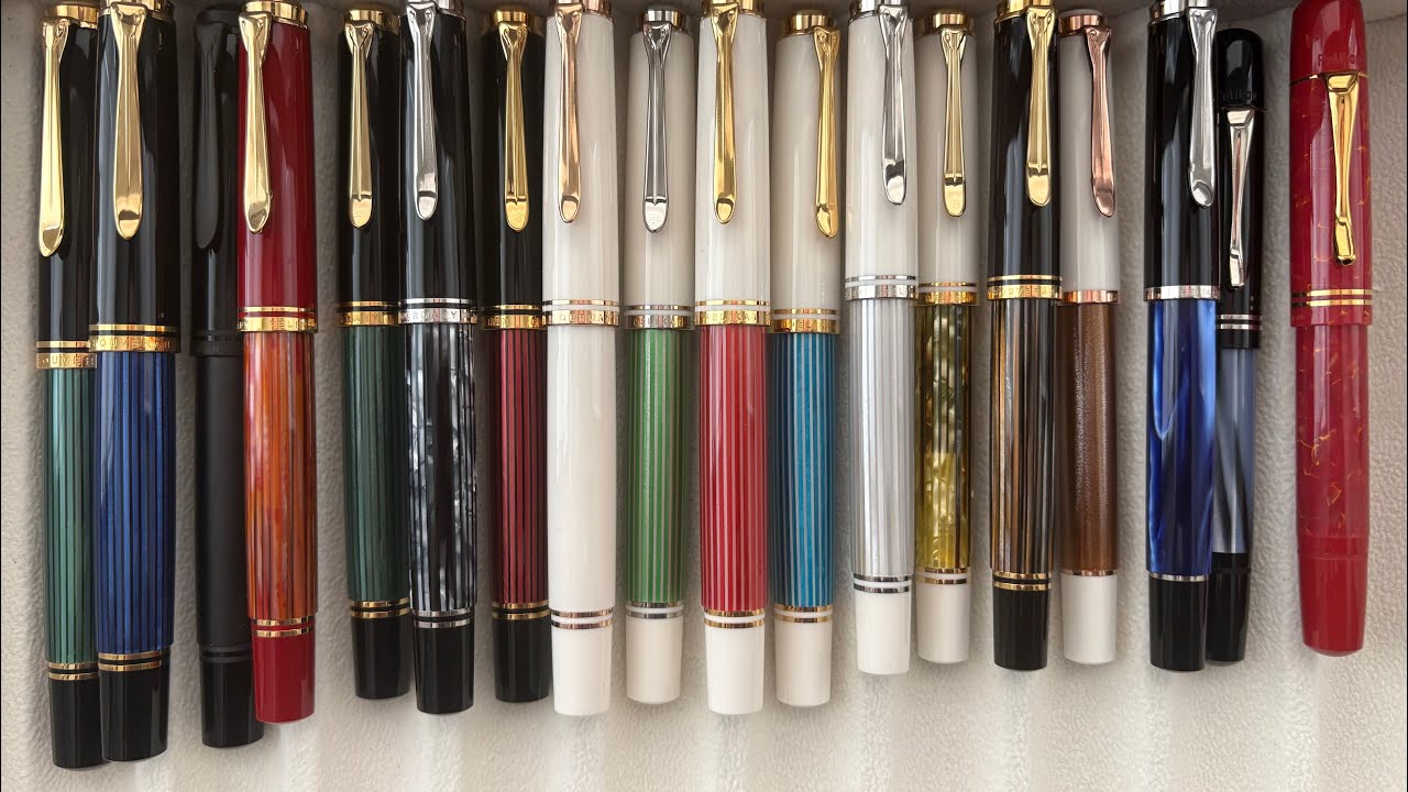 Просматриваю свою коллекцию перьевых ручек Pelikan.