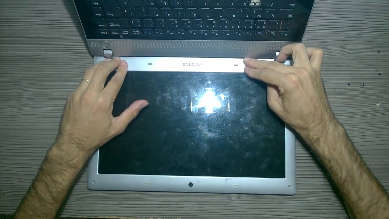 Como trocar tela Notebook Samsung Rv410 Rv411 Rv415 Rv419 Rv420 Rv430