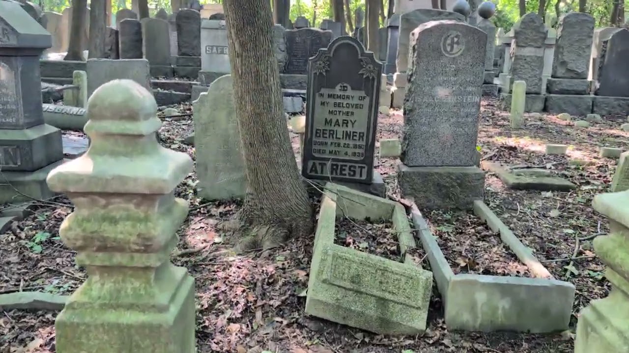 A visit to Bayside Jewish cemetery. This place seems like time has stopped.