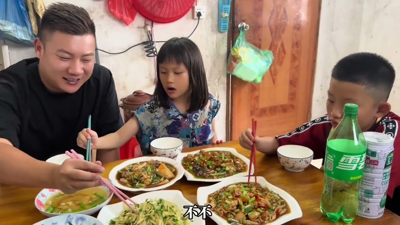 新学期开学啦，送两神兽去学校，可谓是又开心又忧愁又惦记