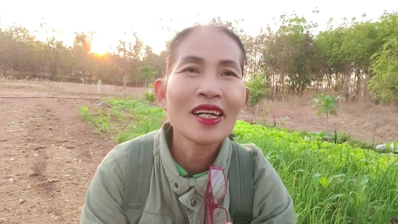 มาอัพเดทยามเช้าสวนหลังบ้านสว. คึกคักตื่นเต้นกันใหญ่ ขอบคุณผู้ใหญ่ใจดี