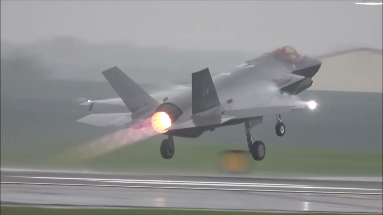 Mass launch of F-35A Lightnings from 493rd & 495th at RAF Lakenheath, 16th December 2025.