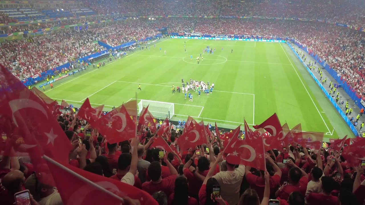 Türkiye Maç sonu Bir başkadır benim memleketim Tüyler diken diken Türkiyede böyle sevgi yok!!
