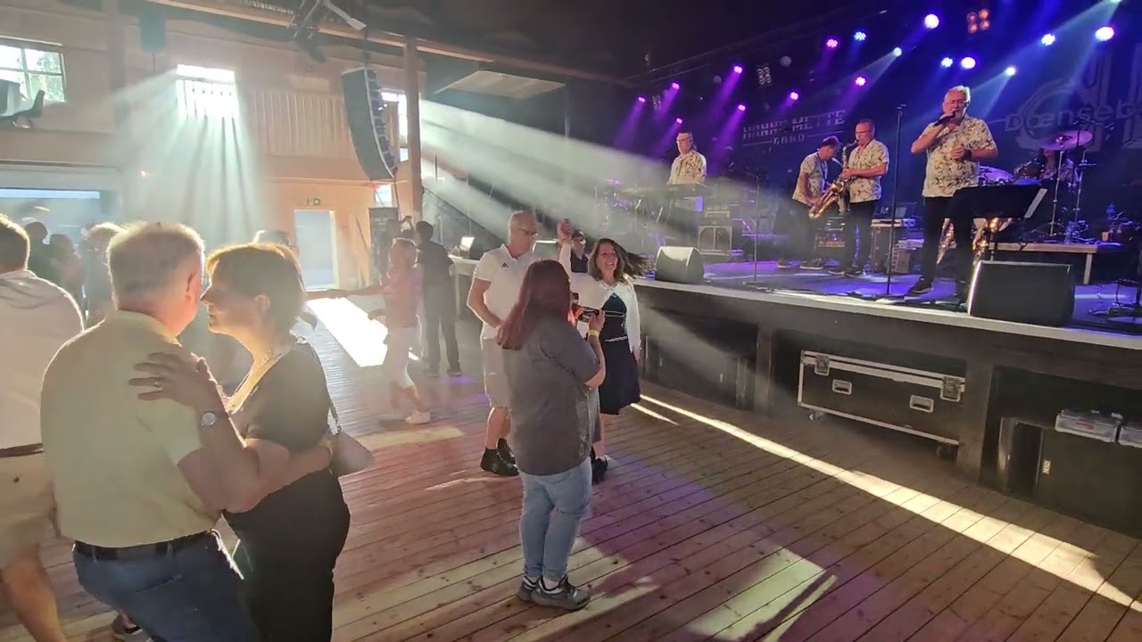 Ei tåre rant på mitt kinn Dænsebændet på Dokka Camping Dansehallen Dansnytt Tor Nybakken