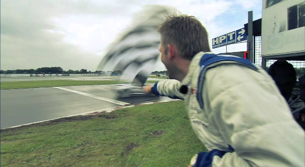 Jim Lyngvild og Thomas Skov kører Lotus Elise og måler pik