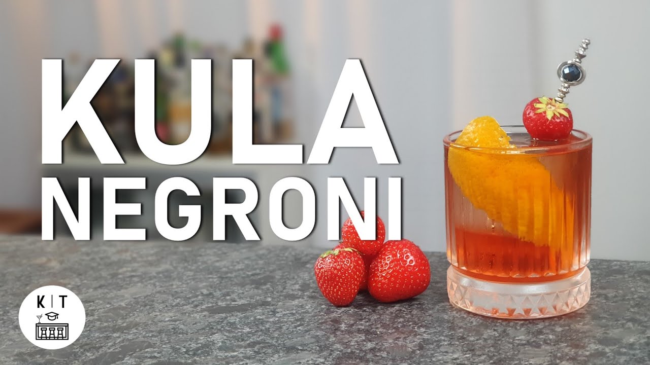 Kula Negroni Cocktail mit Erdbeer-Campari - Julie Reiners sommerlicher Erdbeer-Negroni Twist