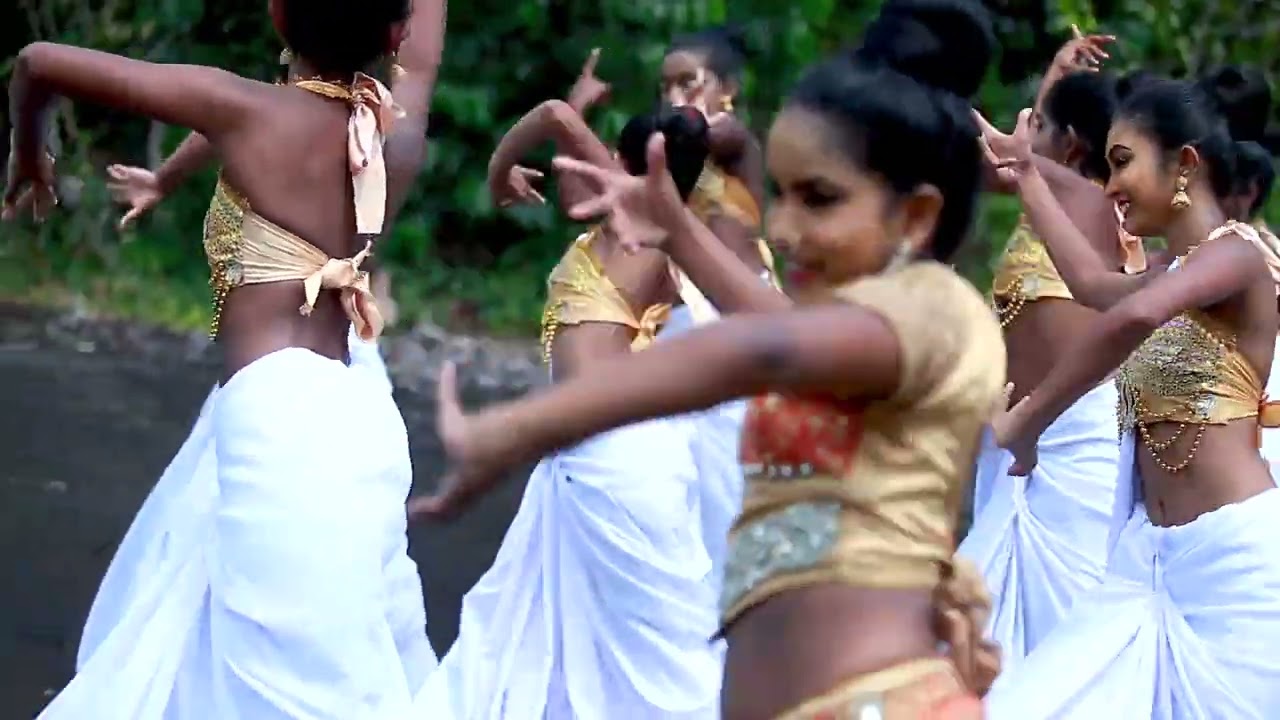 mini meulin badi dancing cover video.[ SARASI DANCING GROUP]