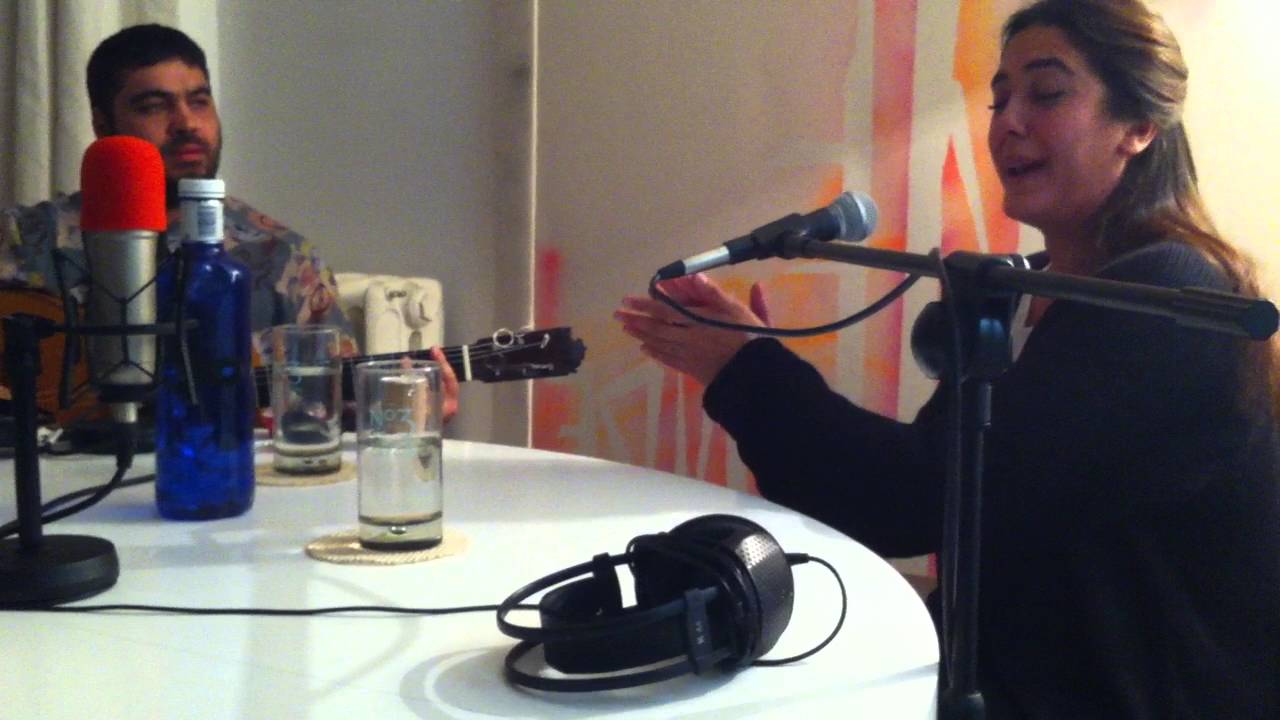 Alba Molina canta 