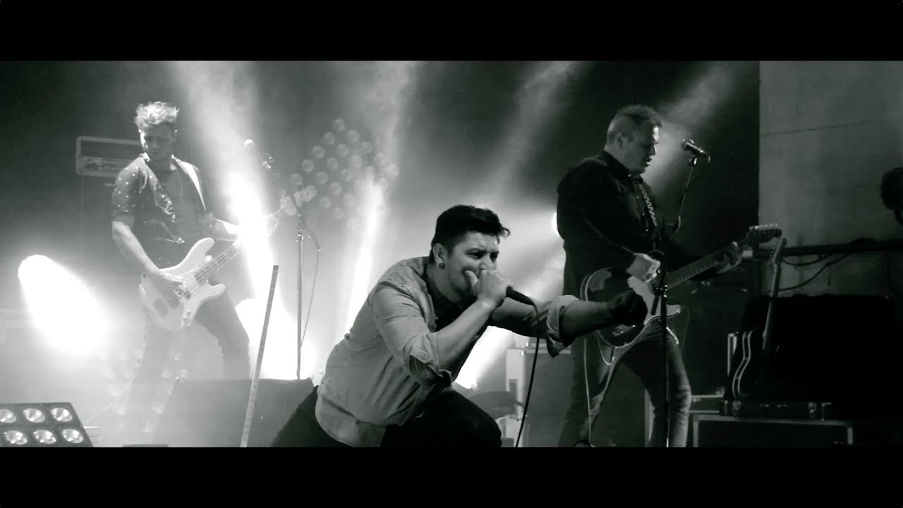 RICH ROBIN - Bottle (Live) - Official Music Video