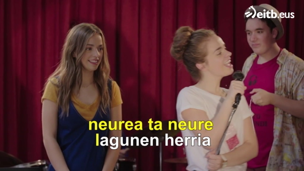Go!azen: 'Begietara begira' (karaokea)