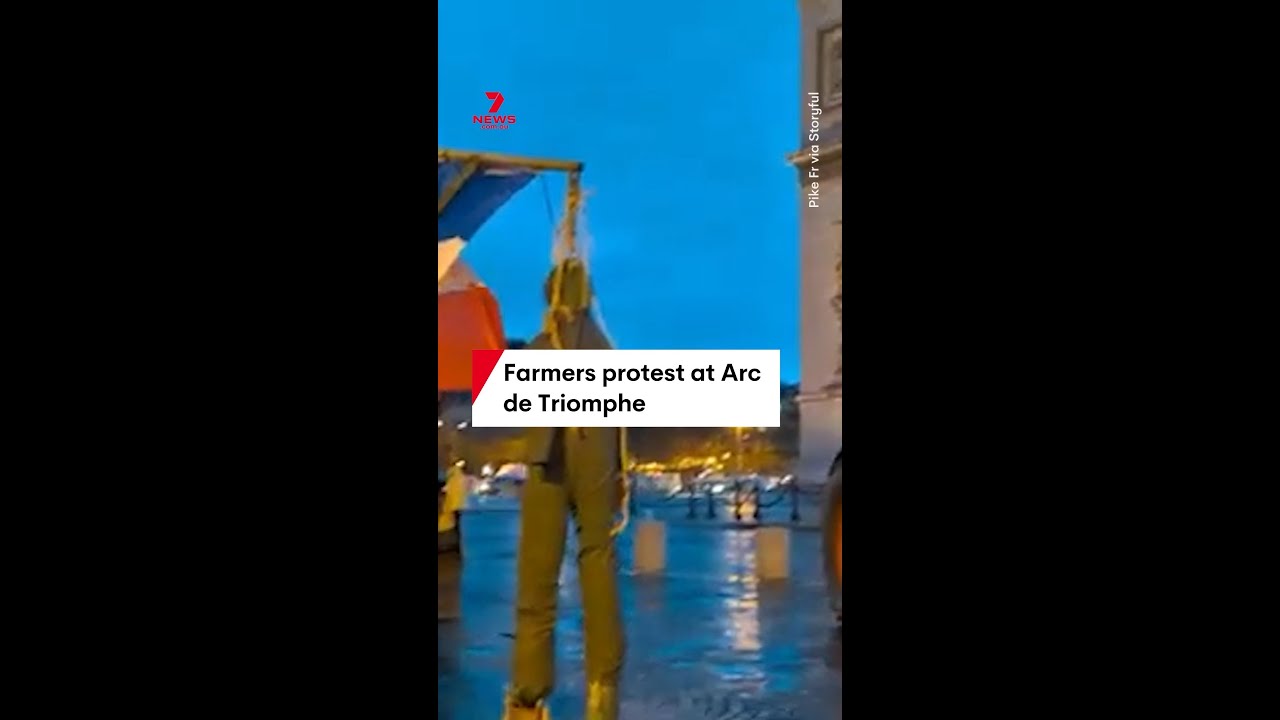 Farmers protest at Arc de Triomphe
