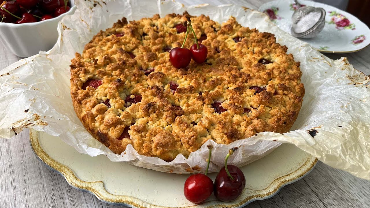 Ricetta SBRICIOLATA DI CILIEGIE CON CREMA ALLO YOGURT
