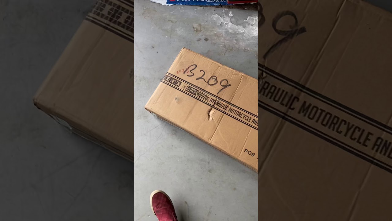 Black Widow BW-0101 Motorcycle Jack Unboxing