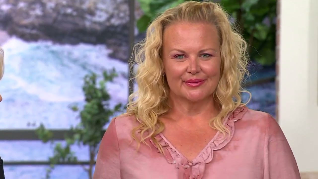 Me by Jennie Garth Bodie Printed Blouse with Ruffle Neckline on QVC