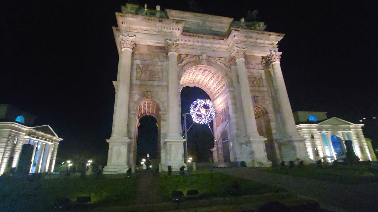 Arco Della Pace cambia colore