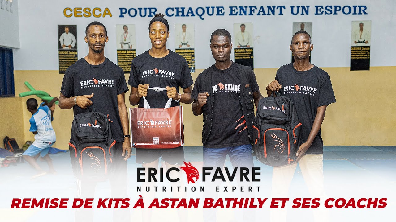 La team Eric Favre remet des kits à l'athlète olympique de Taekwondo Astan Bathily et à ses coachs