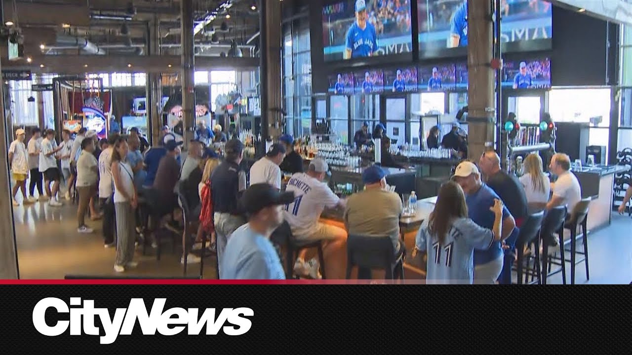 Restaurants across Canada seeing boost from Jays playoff push