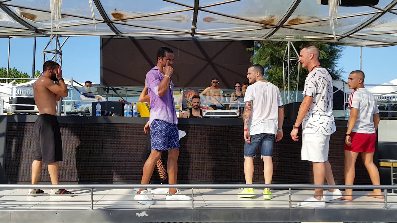maykel fonts - stage salsa y rumba