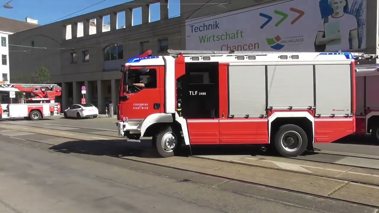 Brandalarm in Schule Feuerwehr Wien im Einsatz