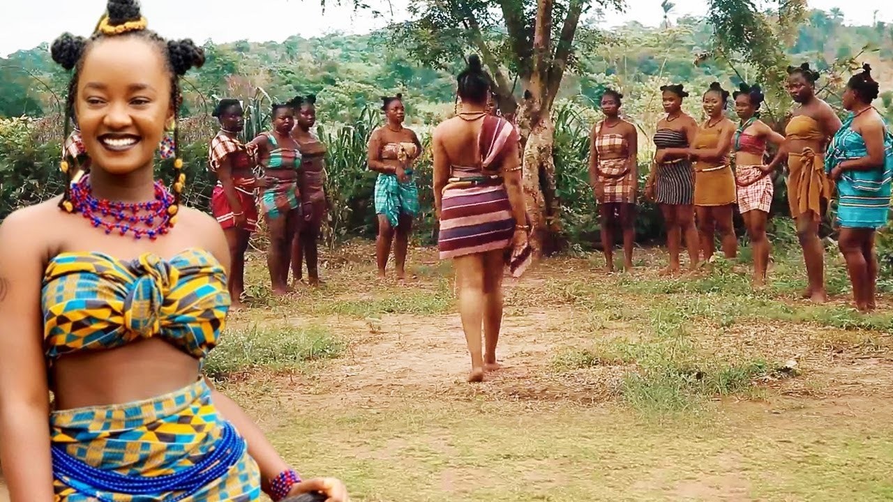 D'UNE PAUVRE ORPHLINE MÉPRISÉ,ELLE DEVINT LA DEMOISELE LA PLUS BELE APRÈS QUE LE PRINCE LAIT CHOISIE