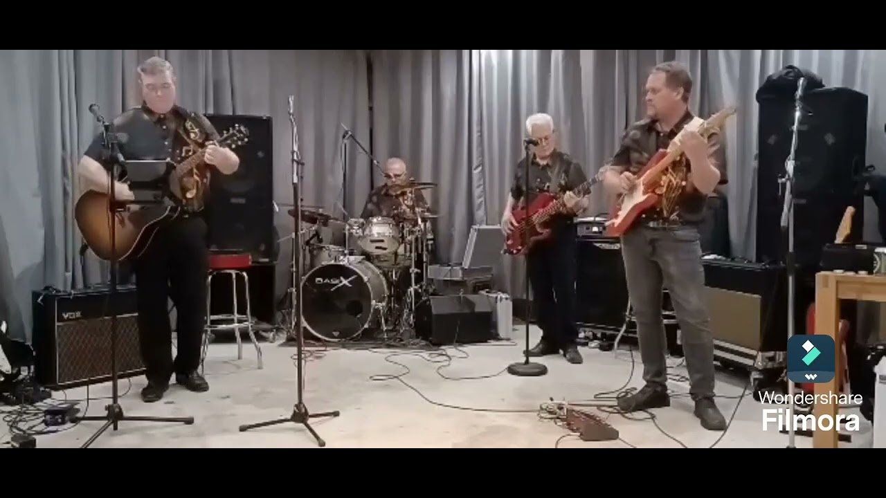 theme for young lovers 😁❤️( the shadows) played by men of mystery.