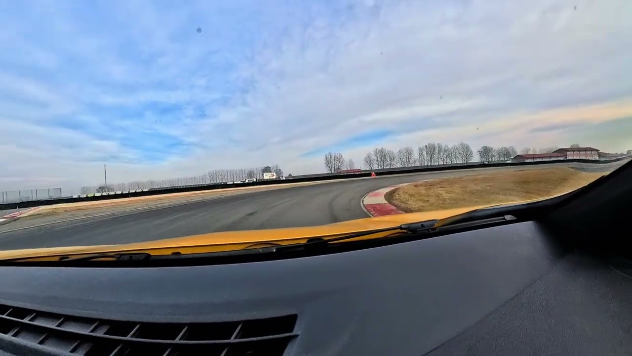 Megane 3 RS vs Pagani Huayra R 😱😎🤣 Tazio Nuvolari 10/01/2026