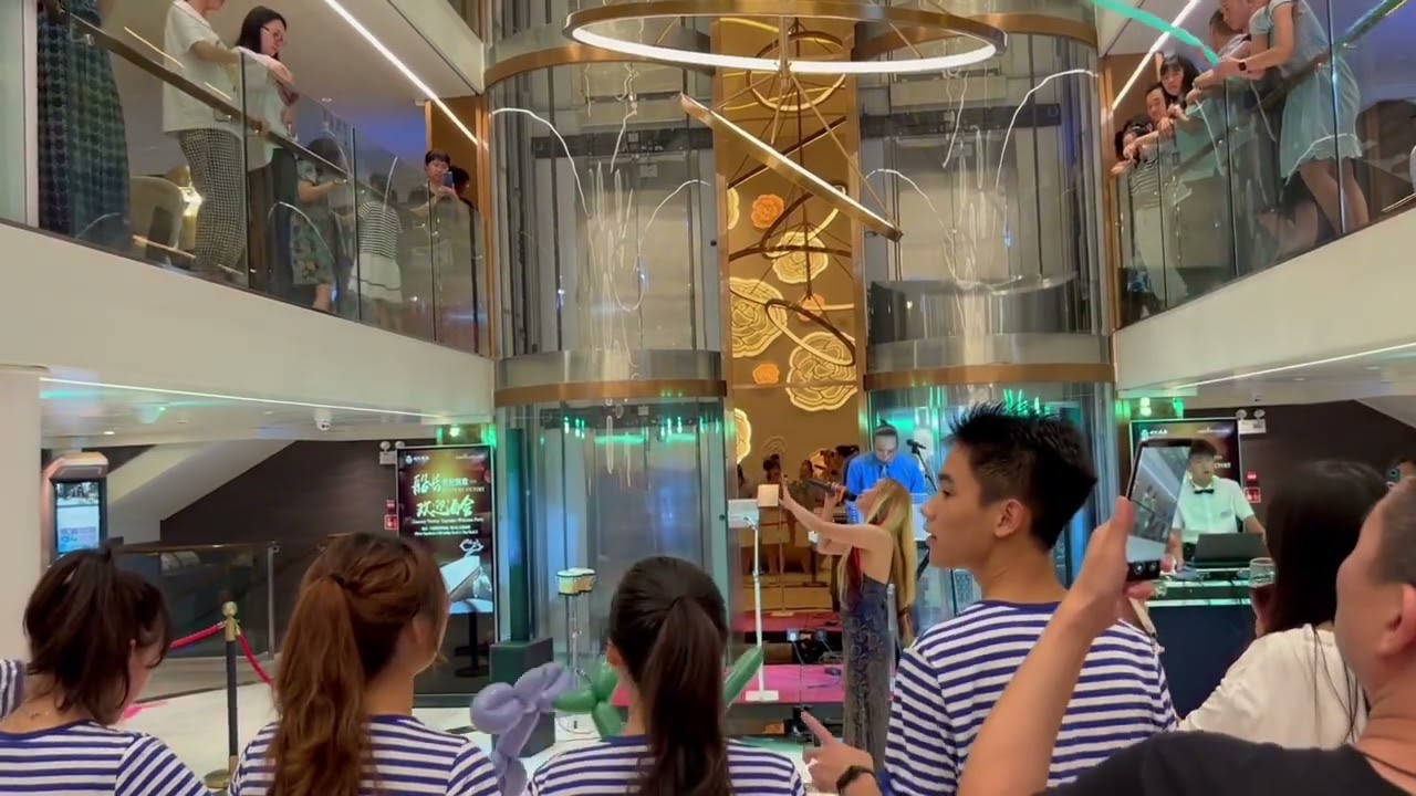 yangtze river cruise (Filipino band performance inside the cruise)