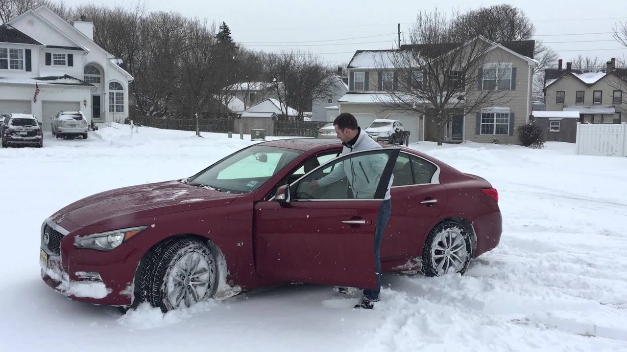 Review Infiniti Q50 AWD, G37 in snow