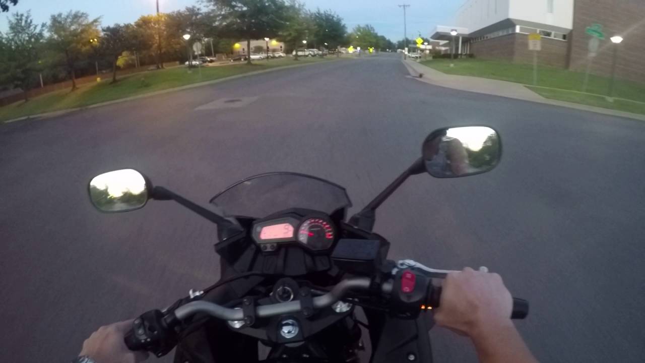 Power wheelies on my fz6r