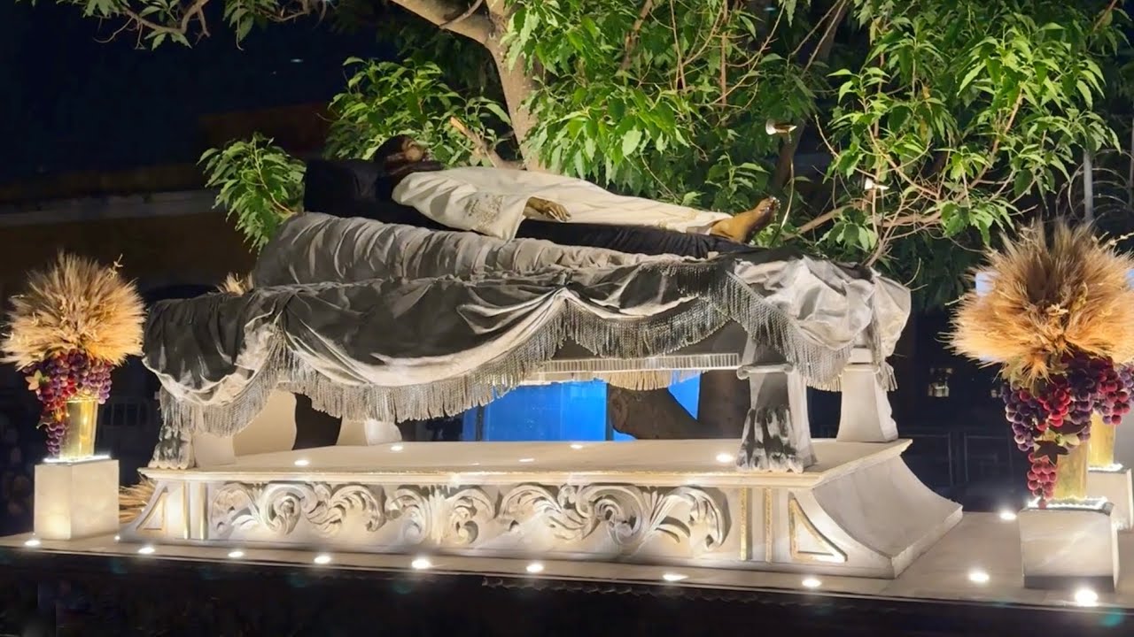 UNCIÓN - El Cristo del Amor sale al atrio, Martes Santo 2024.
