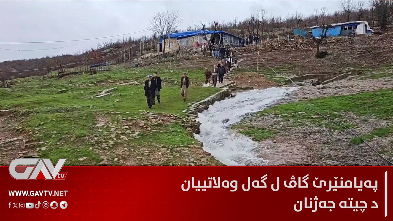 Репортер Гэв проводит праздники с гражданами.