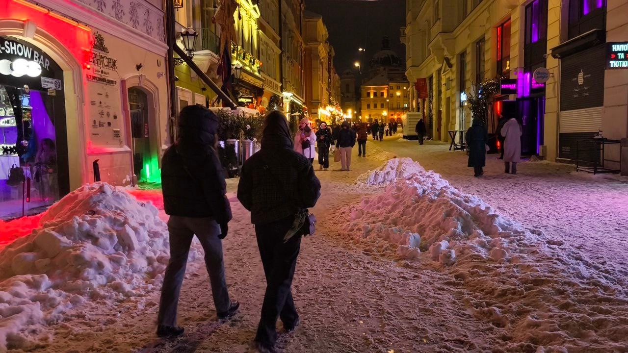 Львів 2026: найгарніша зима третього тисячоліття у центрі, як місто сяє вночі Lviv nightlife