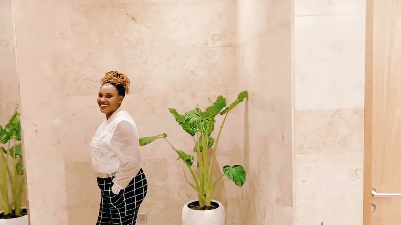 Vlog!vlog!nimuze tujyane mbahe story yukuntu nasohokanye ni inshuti yanjye nkajya kumwereka Marriott