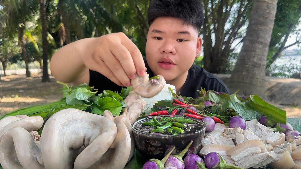 Dồi Trường Chấm Mắm Mực vs Thịt Ba Chỉ Luộc Siêu Ngon | Dương Doubar