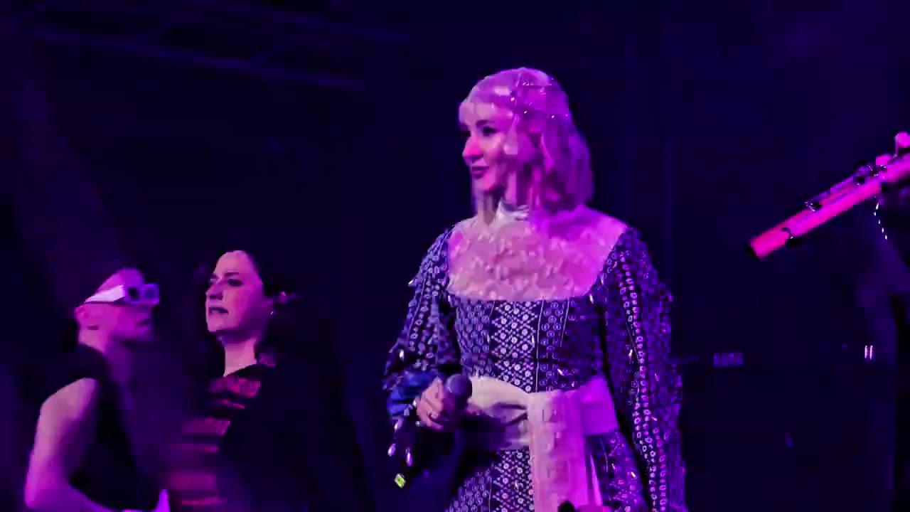 E-AN-NA- Basul Și Cu Toba Mare (live at Arenele Romane București RO dec2025)