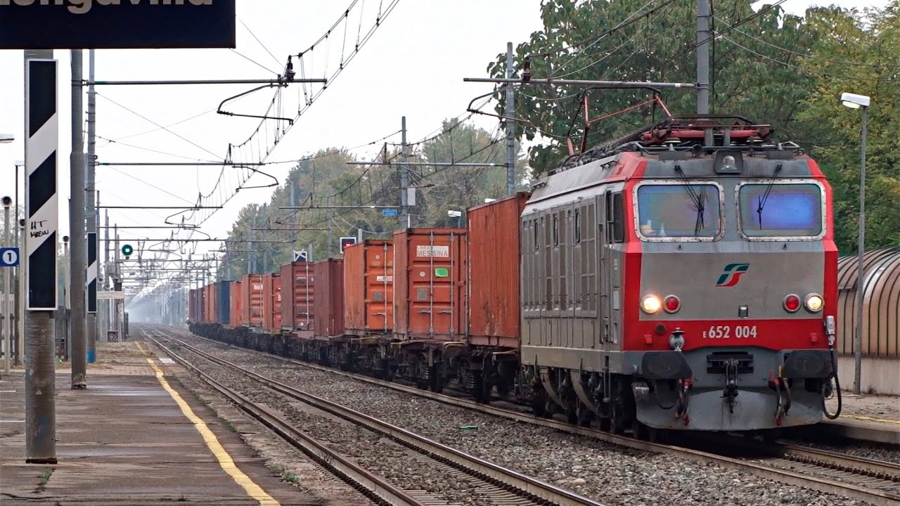 Treni in transito in un pomeriggio di fine Settembre, alla stazione di Pizzale-Lungavilla