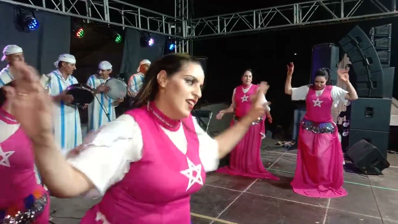 الفنان فاتح يشعلها بالمهرجان واد افران