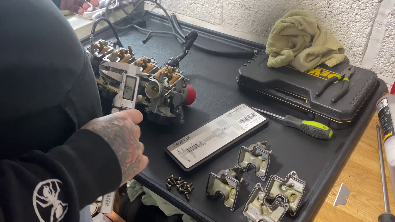 Suzuki Gsxr Srad Carburettor Leaking Removal and Float Height Adjustment also Seal Pressure Test.