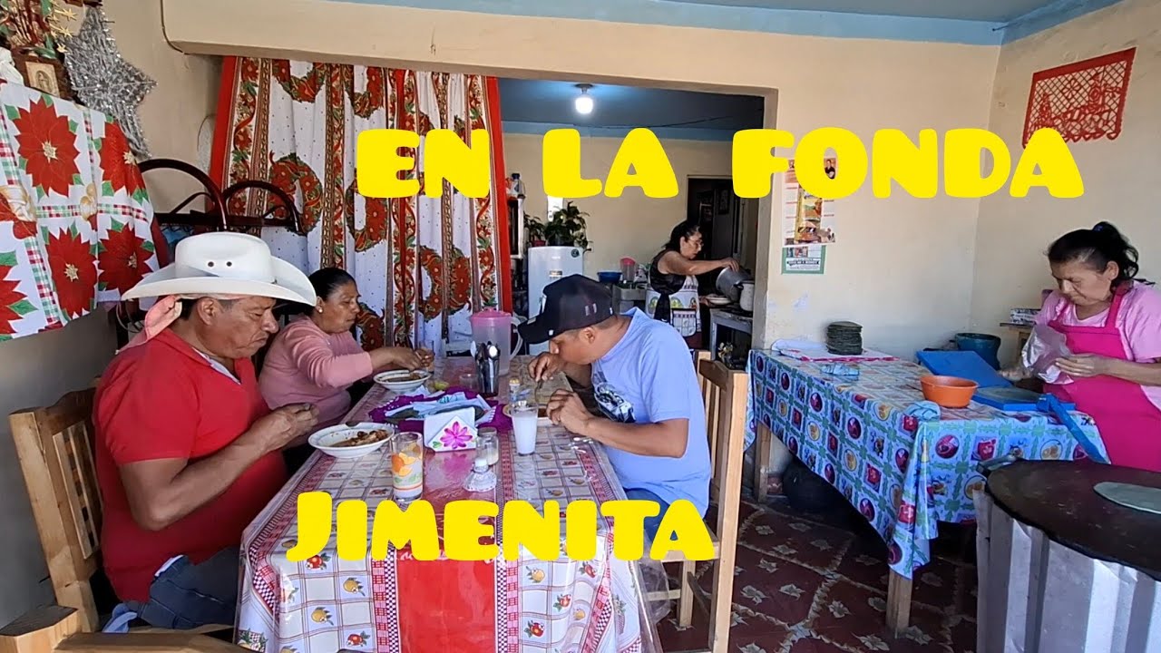 EN LA FONDA NOS FUIMOS  A COMER UN CHILPOZO CON TORTILLAS  AZULES 