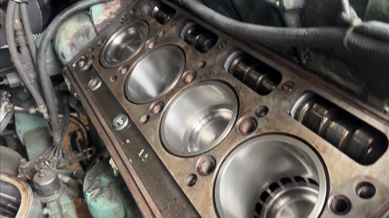 Detroit diesel 8v71 engine overheated, broken valve melted piston rings getting rebuilt Vintage bus