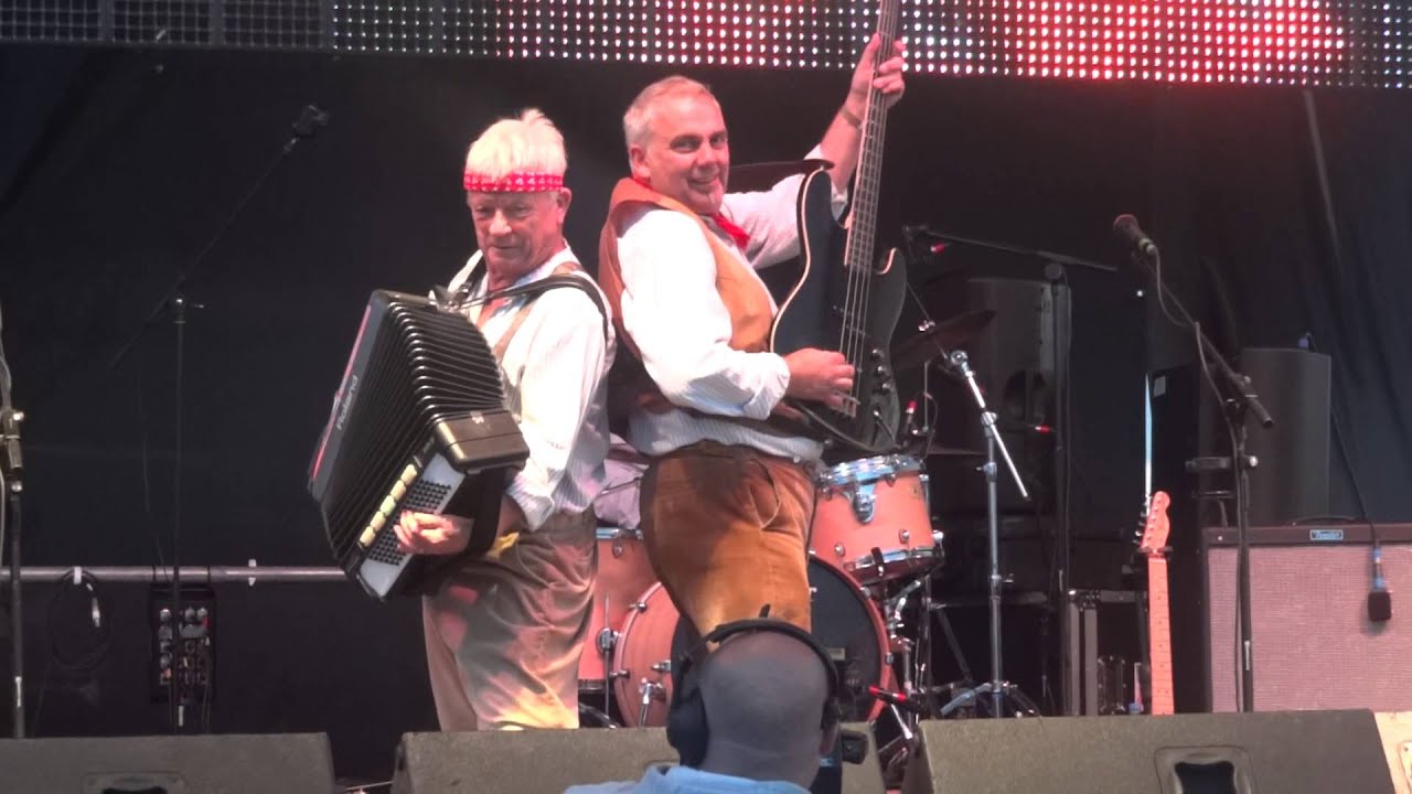 The Wurzels -  Somerset Gigolo At The Upton Festival, 24/08/2013