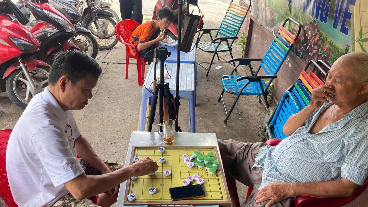 NAY CHÚ VIỆT KHÍCH TƯỚNG CAO THỦ CẨM(HUẾ) :MÀY PHẢI TẤN CÔNG MỚI THẮNG TAO ĐƯỢC CHỨTHỦ HOÀI LÀ THUA