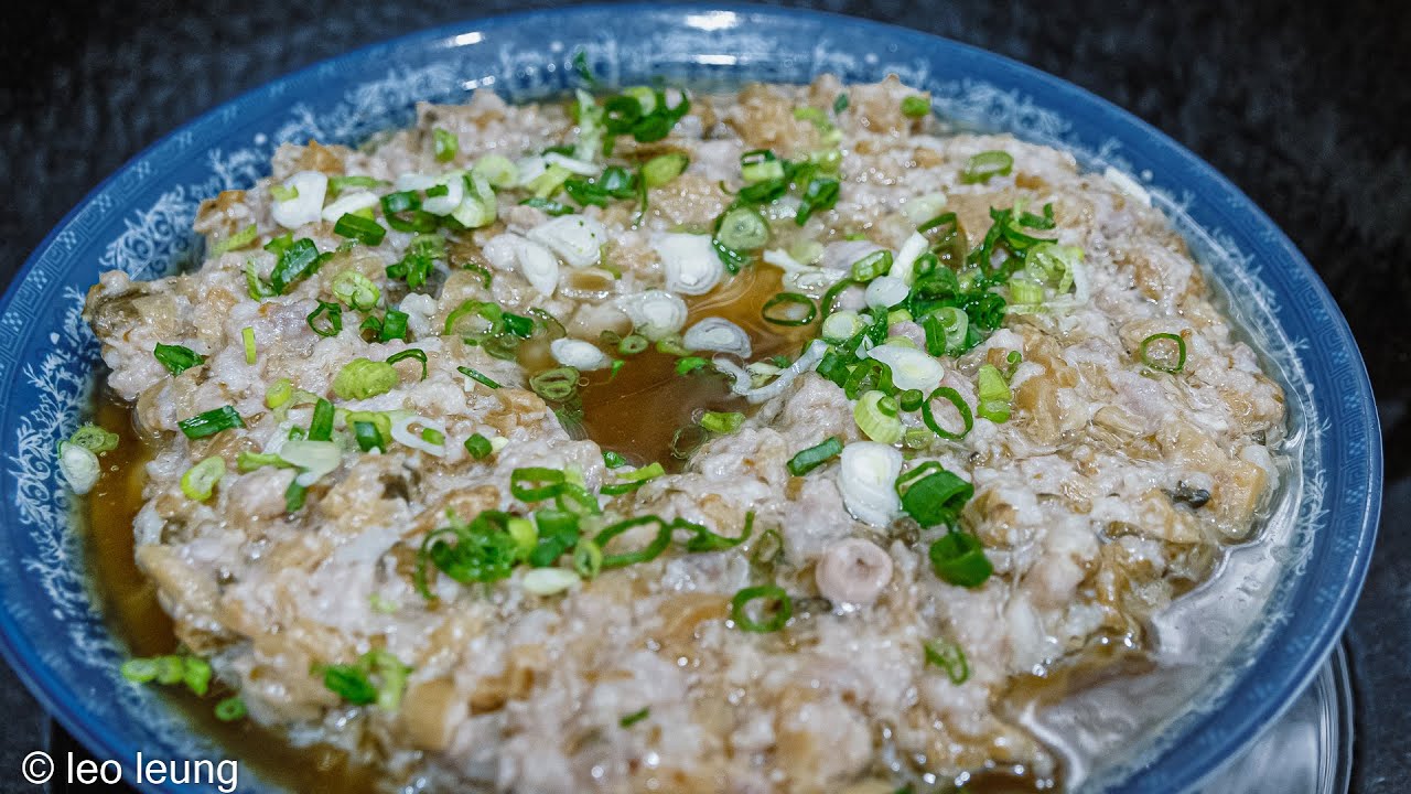 《廣東話影片》香港人的味道回憶——梅菜蒸肉餅，經典的香港人家常菜，要製作美味說難不難說易不易，大家就來看看如何製作風味獨特兼且嫩滑的蒸肉餅吧。