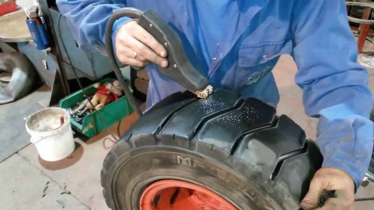 Re grooving big forklift tires (Siping)